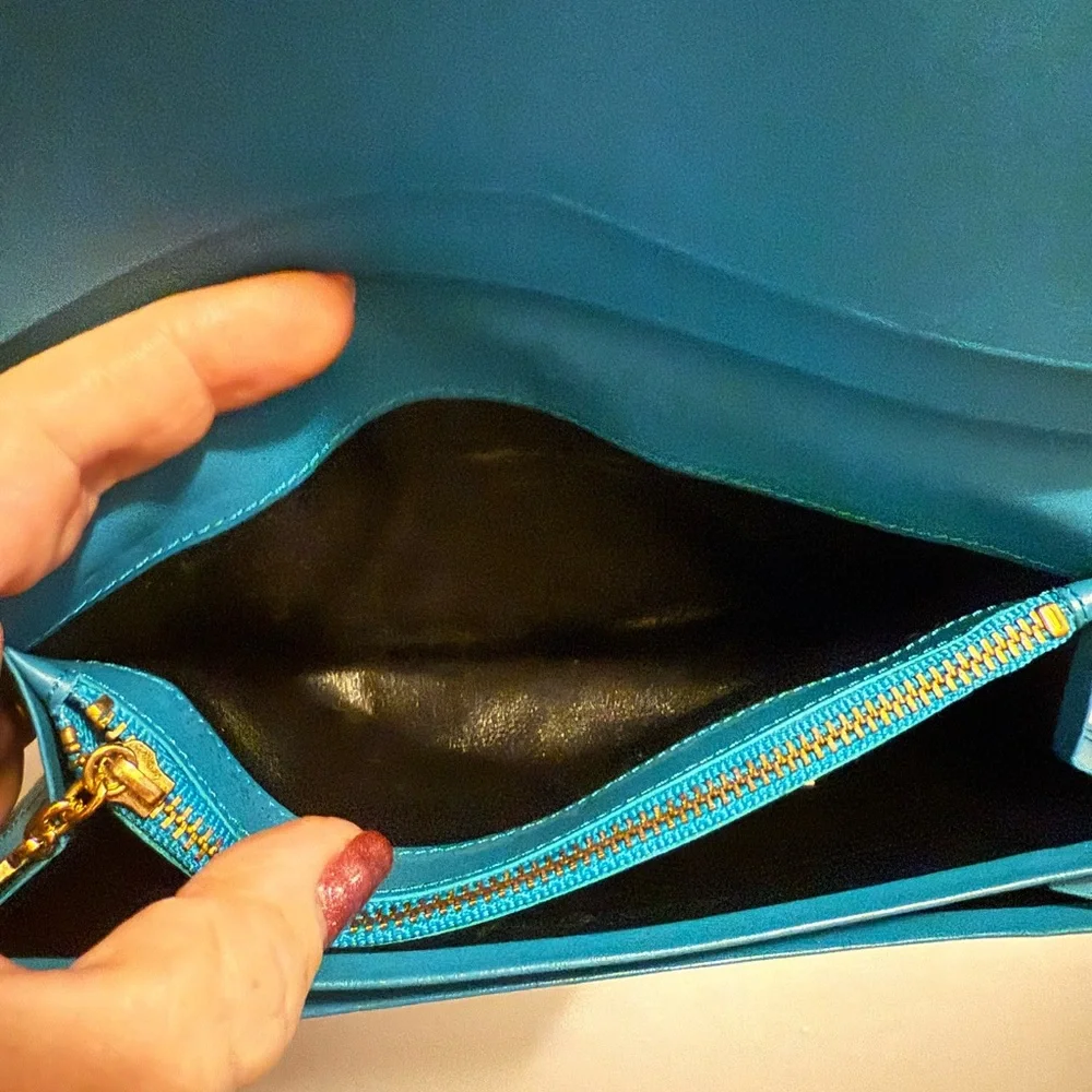 🔥SOLD🔥STUNNING 🤩 Yves Saint Laurent Embossed Leather Wallet ✨ - Picture 8 of 16